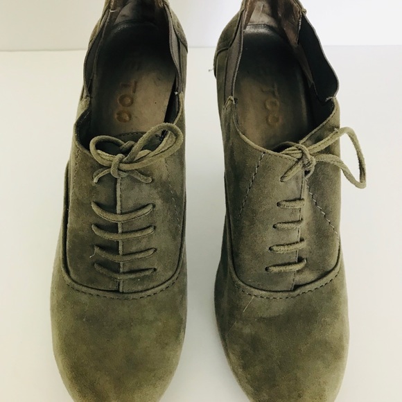 Me Too - chive green suede lace up shoes size 7 M. - Picture 3 of 7